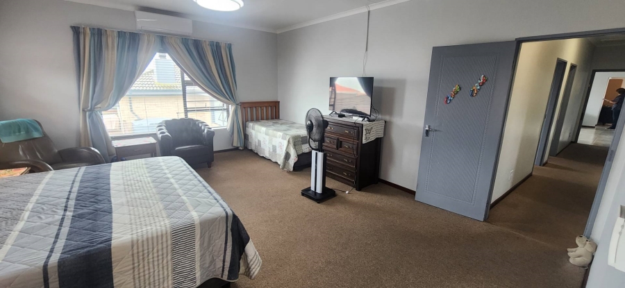 4 Bedroom Property for Sale in Reebok Western Cape